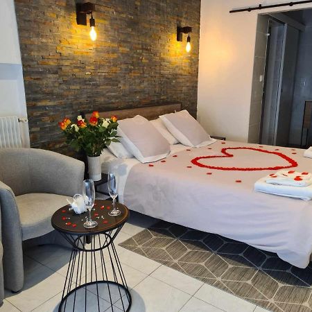 Au Bonheur Des Ruelles Bed & Breakfast Monpazier Exterior photo