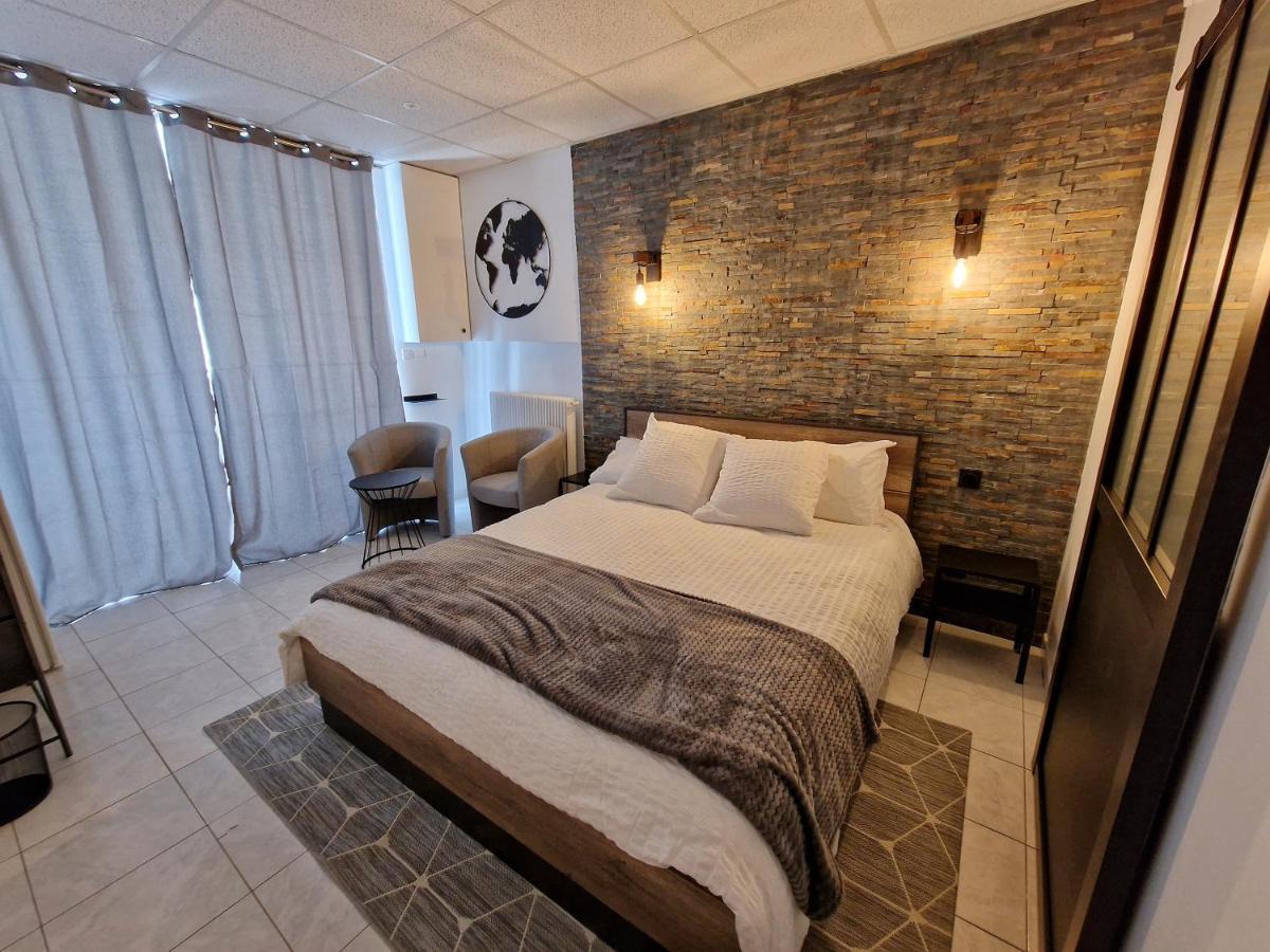 Au Bonheur Des Ruelles Bed & Breakfast Monpazier Exterior photo