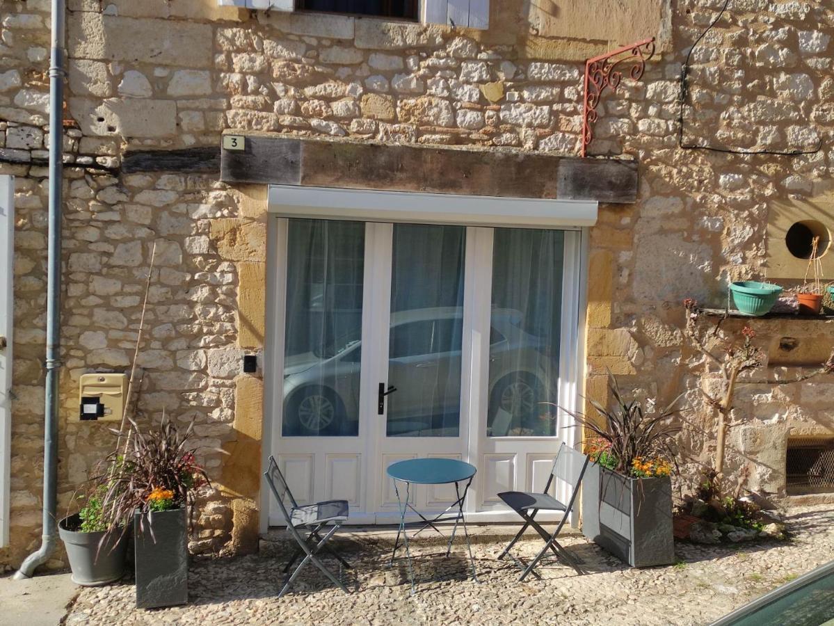 Au Bonheur Des Ruelles Bed & Breakfast Monpazier Exterior photo